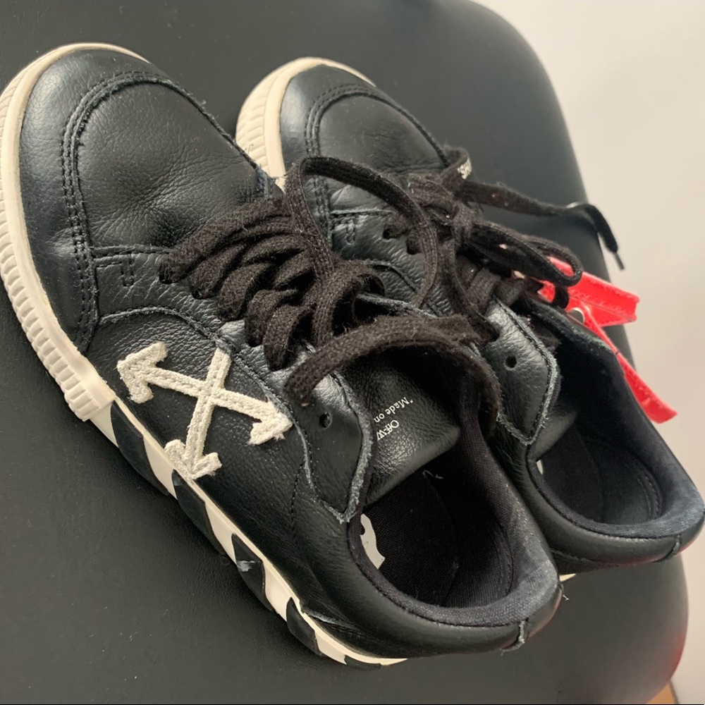 Off white shoe